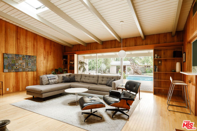 4110 Pine Avenue, Long Beach CA: https://media.crmls.org/mediaz/dbb96fbe-8c44-47a5-9168-342361b4eae6.jpg