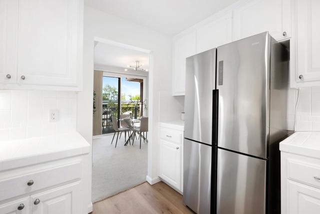 550 El Camino Real, Burlingame CA: https://media.crmls.org/mediaz/dbb9a87b-176d-4f08-a161-26d1b8158bdc.jpg