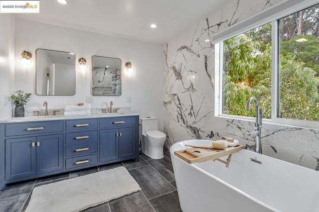 7900 Michigan Ave, Oakland CA: https://media.crmls.org/mediaz/dbb9b26a-2885-4c1b-a41b-ca3fe04dcdc5.jpg