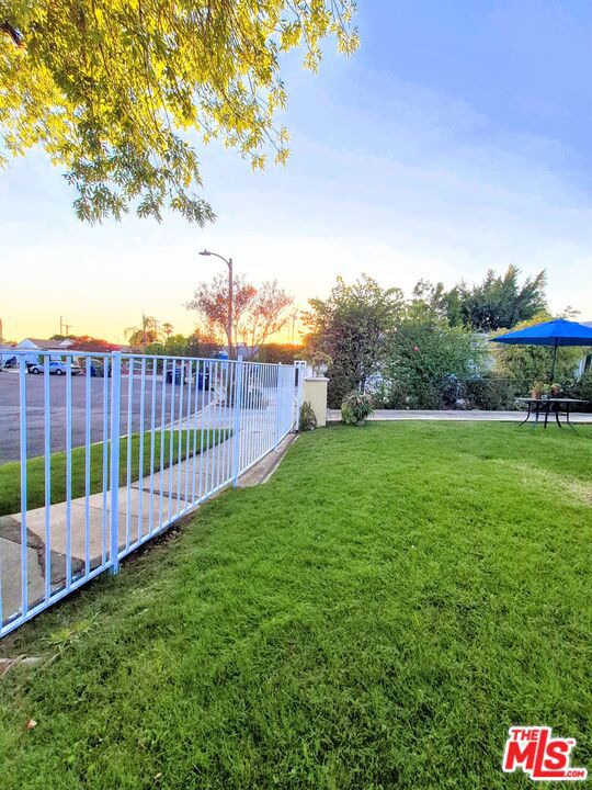 9518 Woodale Avenue photo 4