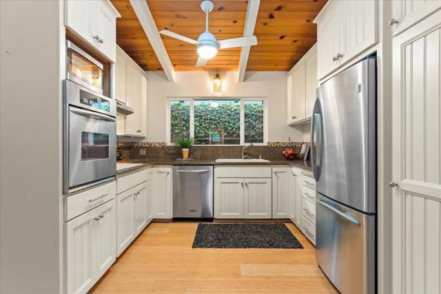 640 Rio Del Mar Boulevard, Aptos CA: https://media.crmls.org/mediaz/dbba4805-3120-4770-9719-bcc6444a1ef3.jpg