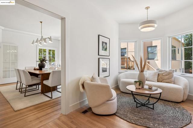 101 Palm Dr, Piedmont CA: https://media.crmls.org/mediaz/dbba5f2e-e26b-4609-b57d-45590b442a9c.jpg