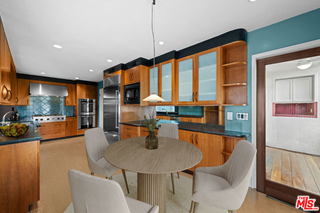 1141 17th Street, Santa Monica CA: https://media.crmls.org/mediaz/dbbaf332-87b5-470f-a273-be4f91eb7318.jpg