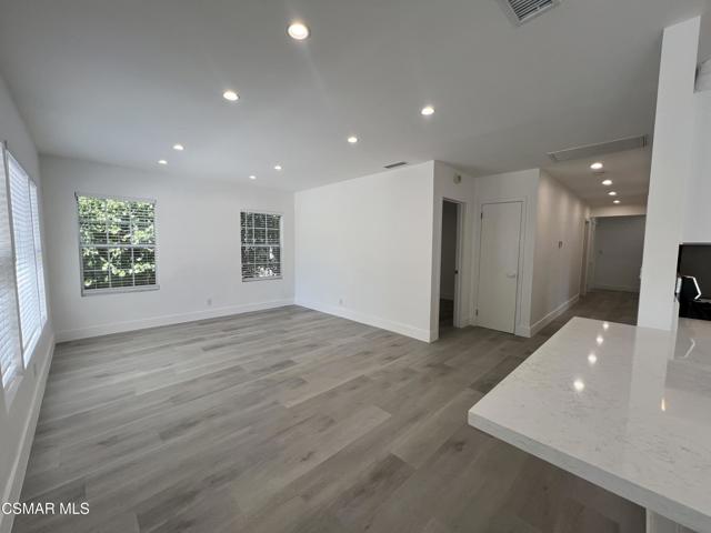 4934 Enfield Avenue, Encino CA: https://media.crmls.org/mediaz/dbbb076e-b3be-4e06-a9ff-46bfee251ad1.jpg