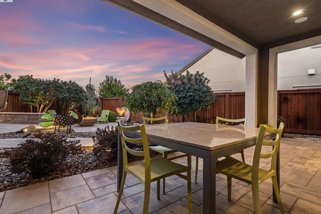1835 Riesling Cir, Brentwood CA: https://media.crmls.org/mediaz/dbbb2560-1df7-483e-a162-71b57cad0220.jpg