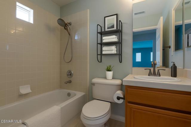 3343 Shadetree Way, Camarillo CA: https://media.crmls.org/mediaz/dbbca875-e35b-4517-9775-dcc53db073fd.jpg