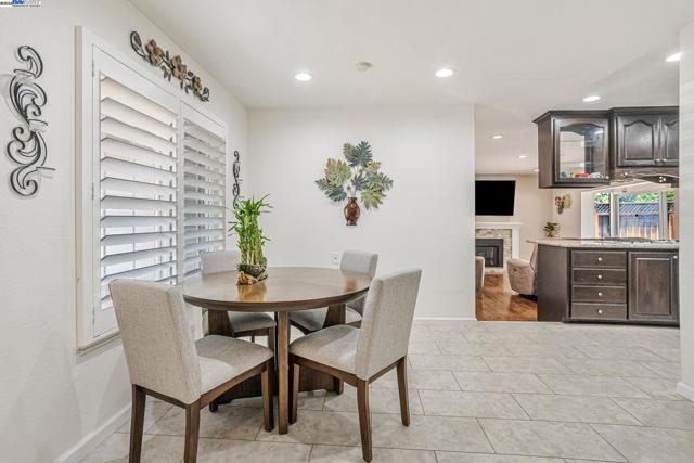 903 Lanewood Dr, San Jose CA: https://media.crmls.org/mediaz/dbbcfa94-c2c9-49be-9c73-a6a84153b427.jpg