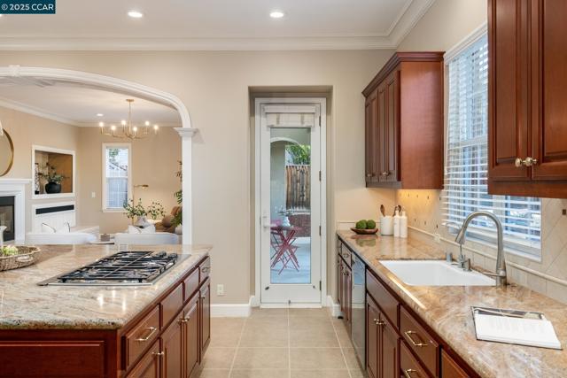 206 Glory Lily Ct, San Ramon CA: https://media.crmls.org/mediaz/dbbd004a-1b98-4557-a386-70038358dcf7.jpg