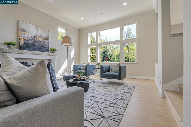 4 Berrybrook Hollow, Orinda CA: https://media.crmls.org/mediaz/dbbd16aa-24c7-4c09-ac10-f55d02f63127.jpg