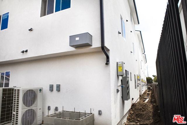11503 S New Hampshire Avenue, Los Angeles CA: https://media.crmls.org/mediaz/dbbe1a6e-7656-4980-925b-ac0bced82b34.jpg