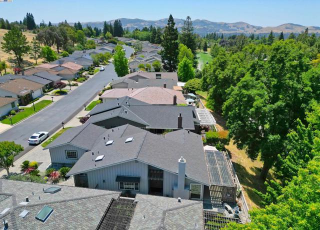 727 Paradise Valley Ct, Danville CA: https://media.crmls.org/mediaz/dbbe6404-a6c9-4793-ab63-6c58df78a804.jpg