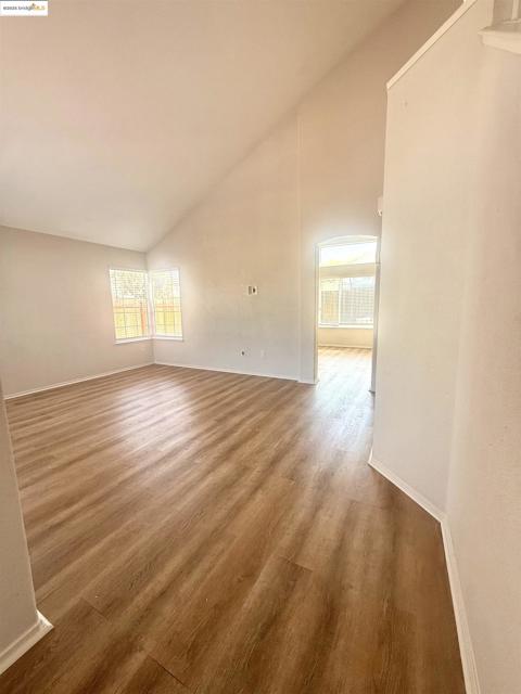 4907 Ridgeview Drive, Antioch CA: https://media.crmls.org/mediaz/dbbeb07e-1d83-4d1b-89c2-3da3acdc029a.jpg