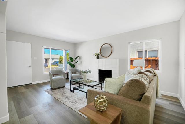 23639 Odom Dr, Hayward CA: https://media.crmls.org/mediaz/dbbec69b-dd40-4463-85df-8f3fecd0bfac.jpg