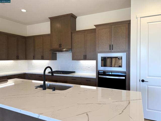17585 Bushwick Lane, Lathrop CA: https://media.crmls.org/mediaz/dbbfb945-ecf4-4e4c-998e-b5a925dc518c.jpg