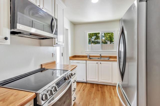 674 Galleon Court, San Jose CA: https://media.crmls.org/mediaz/dbbfeb03-3d8d-4afc-bfe6-bb937b1d51b9.jpg