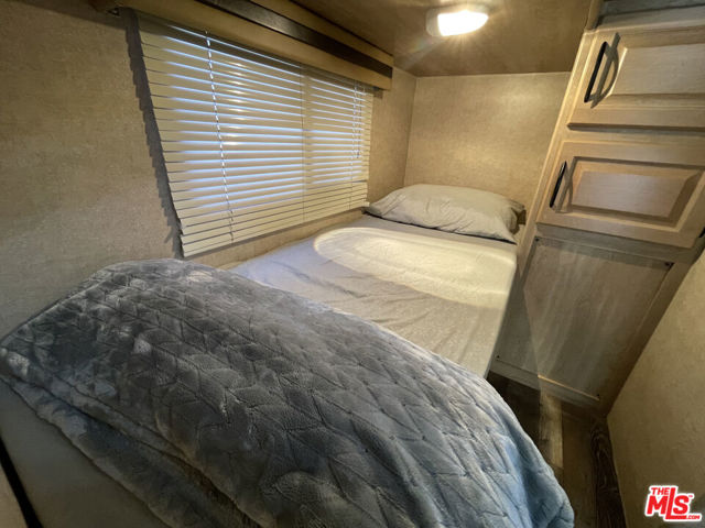 8144 Jefferson Street, Mojave CA: https://media.crmls.org/mediaz/dbc00566-46d7-497e-b521-9891cda9e268.jpg