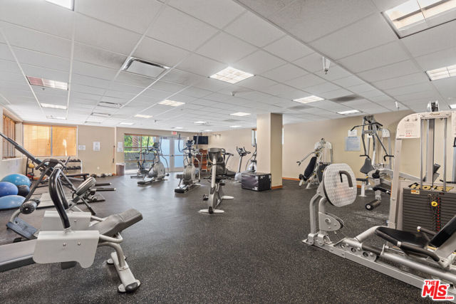 4050 Glencoe Avenue, Marina del Rey CA: https://media.crmls.org/mediaz/dbc00b27-6702-4a2f-b813-eeb7430e45f9.jpg