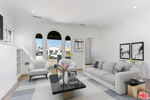 2832 12th Avenue, Los Angeles CA: https://media.crmls.org/mediaz/dbc1088e-13ac-43d2-82f1-94fc78e8d0a1.jpg