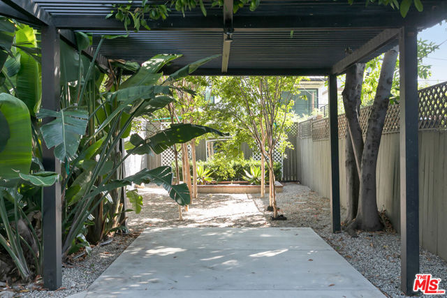508 North San Vicente Boulevard photo 19