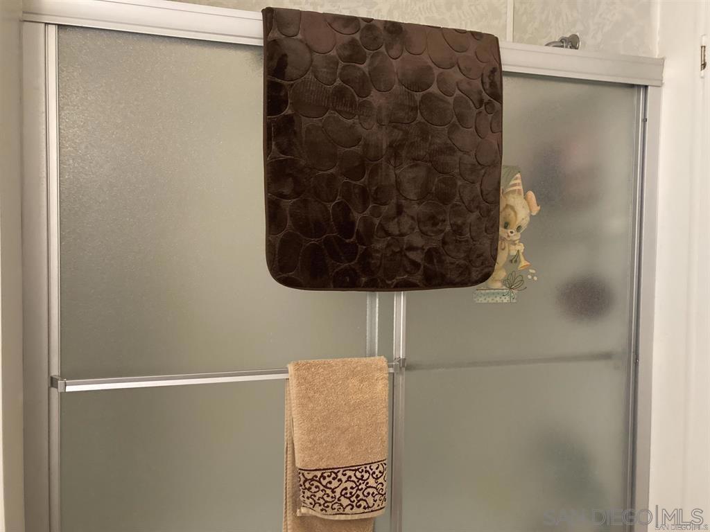 https://media.crmls.org/mediaz/dbc16506-7c0f-44f2-8117-aa068348c04b.jpg?preset=X-Large
