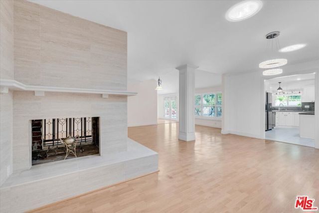 23264 Calvert Street, Woodland Hills CA: https://media.crmls.org/mediaz/dbc1a01a-6d31-447d-91b4-e5474d384444.jpg