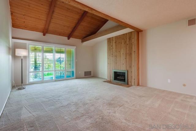 1976 Fairway Circle, San Marcos CA: https://media.crmls.org/mediaz/dbc24490-637c-40d8-a967-9446f554e748.jpg