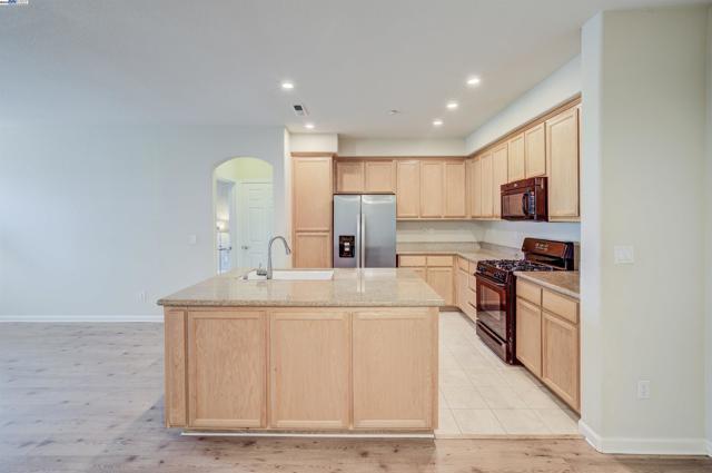 4379 Brannigan St, Dublin CA: https://media.crmls.org/mediaz/dbc26de1-308b-4612-9b91-a18274c85158.jpg