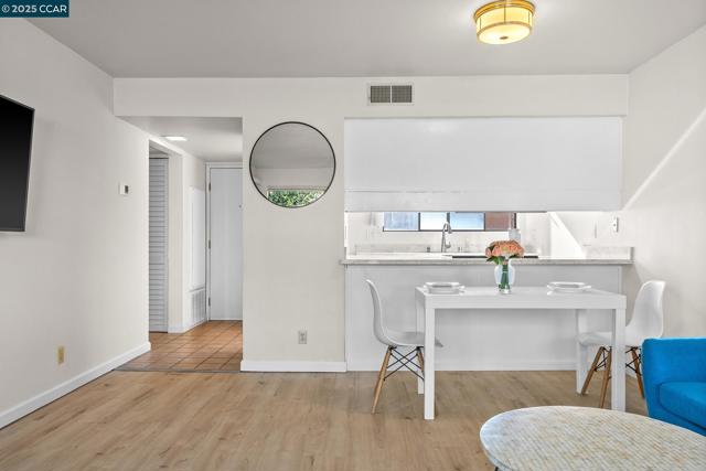1600 Carmel Drive, Walnut Creek CA: https://media.crmls.org/mediaz/dbc2aa43-808b-4fb2-98f0-7f96ae2ae3fd.jpg