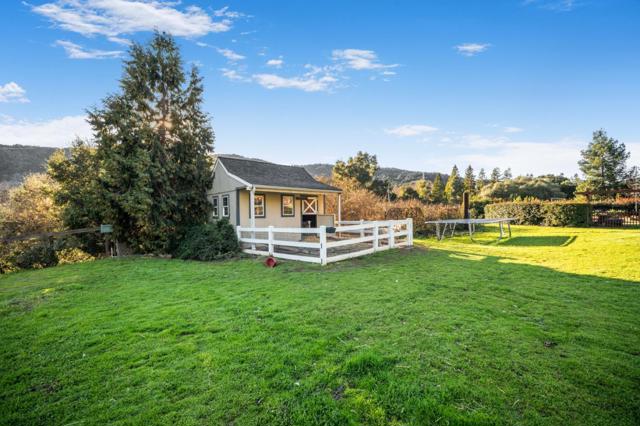 12170 Calle Uvas, Gilroy CA: https://media.crmls.org/mediaz/dbc2c85b-5c5e-4154-a611-ad17bab3dde4.jpg
