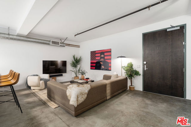 1046 Princeton Drive, Marina del Rey CA: https://media.crmls.org/mediaz/dbc2d413-b769-44f8-b9f7-75e153b29c30.jpg