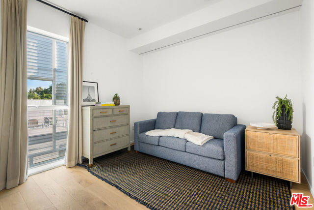 1030 N Kings Road, West Hollywood CA: https://media.crmls.org/mediaz/dbc36429-d2ed-4085-9d78-c00a7f1c4160.jpg