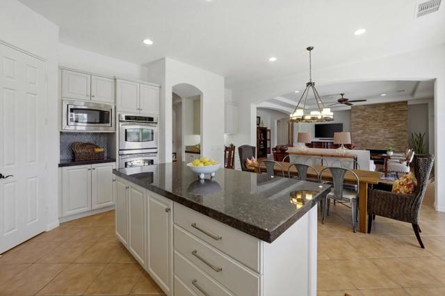 48224 Big Horn Drive, La Quinta CA: https://media.crmls.org/mediaz/dbc43708-539c-4b41-aa2b-0a1905f81f0d.jpg