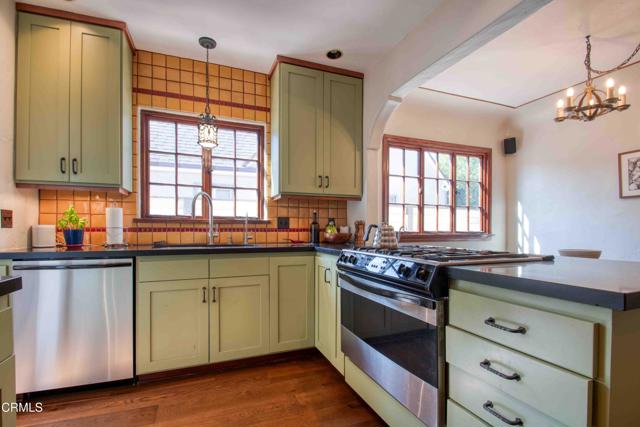 Detail Gallery Image 15 of 50 For 1014 Stearns Dr, Los Angeles,  CA 90035 - 3 Beds | 3 Baths