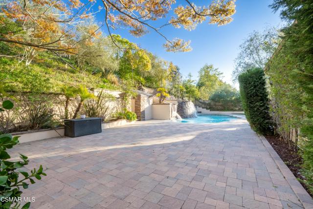 483 Via Merla, Newbury Park CA: https://media.crmls.org/mediaz/dbc4e705-2fb7-40d2-aa3a-45b9a9c18699.jpg
