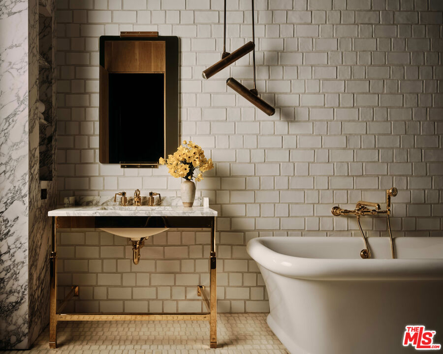 MLS #25600821 image #13