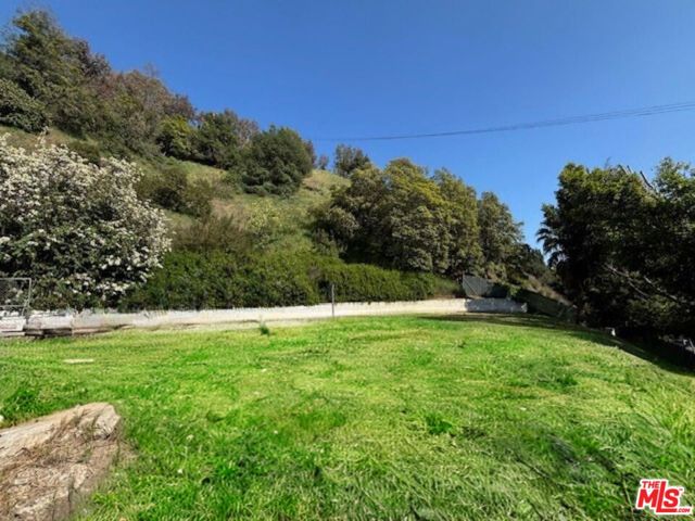 1322 Benedict Canyon Drive, Beverly Hills CA: https://media.crmls.org/mediaz/dbc5a8bb-a2df-40f1-98cf-d063ee8b60b3.jpg