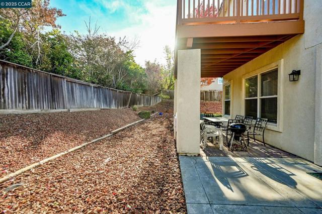 1105 Peacock Creek Dr, Clayton CA: https://media.crmls.org/mediaz/dbc5c3dd-1f92-48ae-9349-8e82599f22ce.jpg