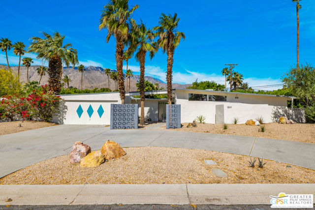 1841 N Berne Drive, Palm Springs CA: https://media.crmls.org/mediaz/dbc5ce39-2366-4efd-87df-570ee46ca15c.jpg