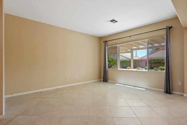 78987 Spirito Court, Palm Desert CA: https://media.crmls.org/mediaz/dbc5d6aa-c455-45b9-b733-97c18a2dc8e0.jpg