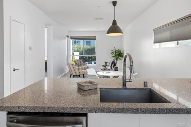 Detail Gallery Image 10 of 24 For 2187 Catalina Bld, San Diego,  CA 92107 - 2 Beds | 2/1 Baths