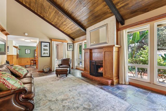 2807 Carlton Way, Fallbrook CA: https://media.crmls.org/mediaz/dbc62b81-4b1c-4530-917a-bdbca851d6fd.jpg