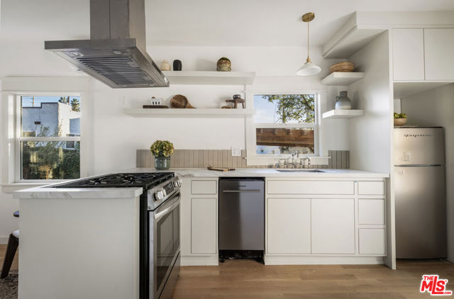 1411 Armadale Avenue, Los Angeles CA: https://media.crmls.org/mediaz/dbc66e89-e24b-49e4-92c3-303e30986969.jpg