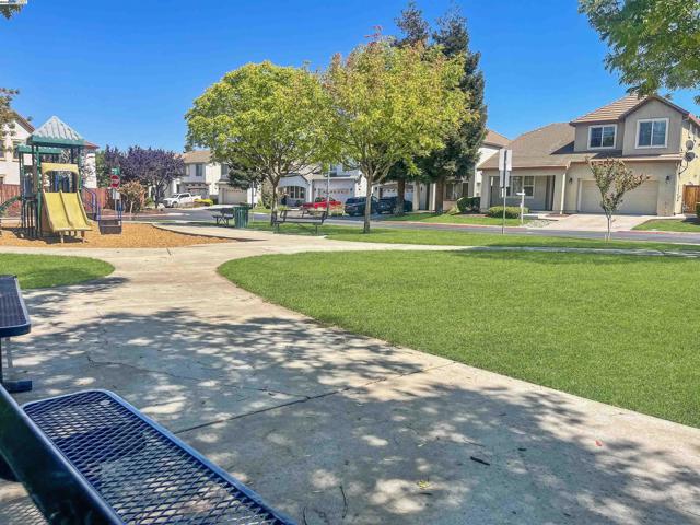 181 Maidenhair St, Pittsburg CA: https://media.crmls.org/mediaz/dbc6ae0c-aab3-4ff9-9bb4-feaeb3cf747f.jpg