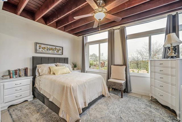 Image 31 of 55 For 370 Appian Way