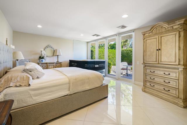 4 Dartmouth Drive, Rancho Mirage CA: https://media.crmls.org/mediaz/dbc72531-2e7f-4c73-9e0a-daa720e95895.jpg