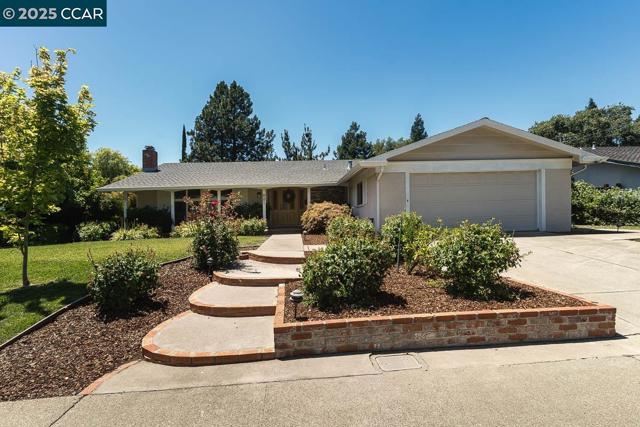 881 Autumn Dr, Walnut Creek CA: https://media.crmls.org/mediaz/dbc744fc-7da3-4ab7-a92c-be79e0af06a9.jpg