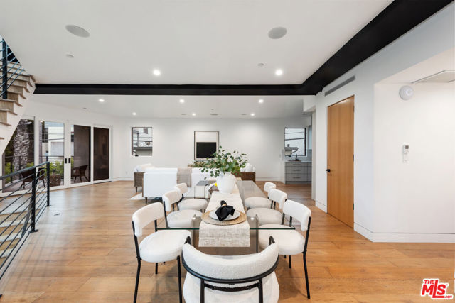 126 Thornton Place, Venice CA: https://media.crmls.org/mediaz/dbc7a877-0247-40e9-82d2-ae4cf6c677c4.jpg