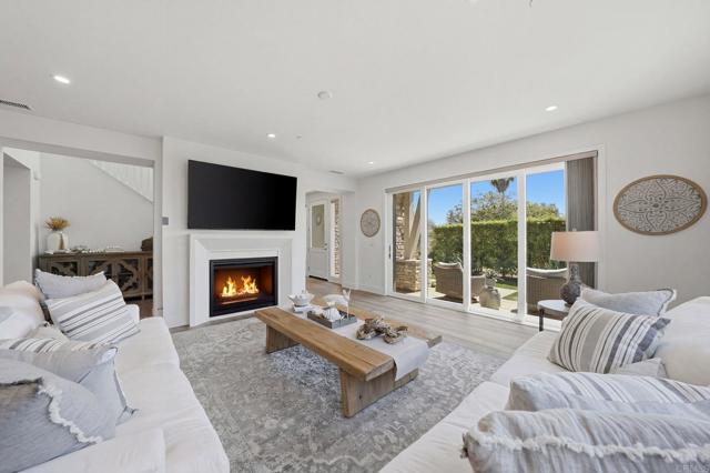 Detail Gallery Image 3 of 16 For 374 Fulvia St, Encinitas,  CA 92024 - 4 Beds | 4/1 Baths