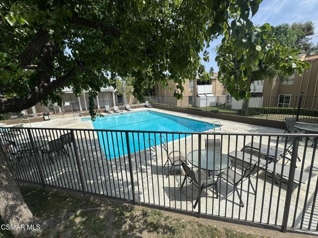 10331 Lindley Avenue, Porter Ranch CA: https://media.crmls.org/mediaz/dbc7cf95-a531-4891-bf0c-30342086443a.jpg