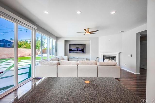30826 Prairie Smoke Circle, Murrieta CA: https://media.crmls.org/mediaz/dbc81915-ed9a-4dfa-a3a1-0632045de749.jpg